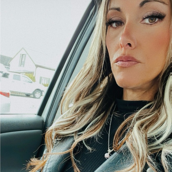 Meet your Posher, Brooke - Picture 1 of 1